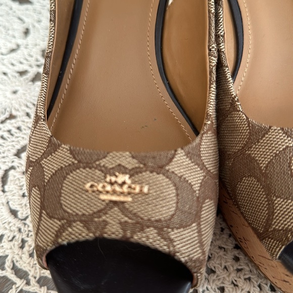 COACH platform sandal size: 8.5 worn one time - Picture 2 of 5